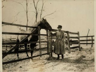 1925 Press Photo Elizabeth Kane,  Horse Breeder With Fairplay,  Sire Of Man O 