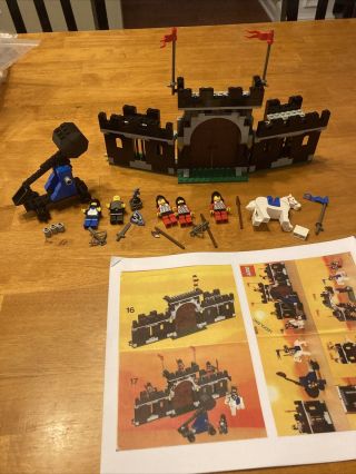Lego Vintage Castle Set Black Knights Stronghold (6059) - 100 Complete