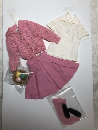 10” Vintage Mattel Barbie Skipper Clothing School Days Pink Sweater Skirt M52