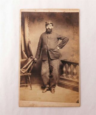 Antique Cdv Photograph: Civil War Soldier Union Private In Uniform W/ Kepi Hat