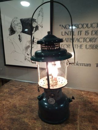 Vintage 1958 Coleman Lantern Model 220e With Pyrex Globe Dated 10/58 Work
