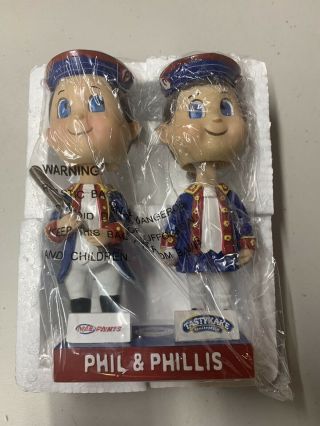 Phil & Phillis Sga Bobble Head Mib Philadelphia Phillies