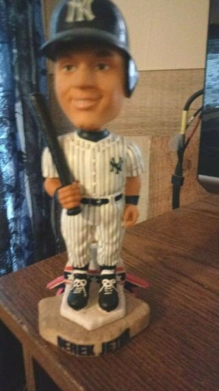 2002 Forever Collectibles Derek Jeter Legends Of The Diamond Bobblehead Yankees