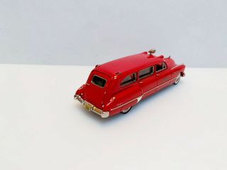 1/43 Motor city USA 1949 Buick Flxible Ambulance red MC - 97 6
