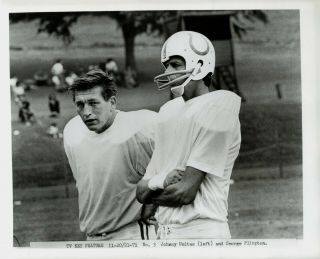1971 Press Photo Author George Plimpton And Johnny Unitas Of The Baltimore Colts