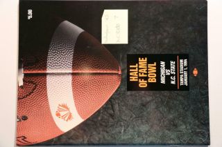 1994 Hall Of Fame Bowl - U Of Michigan Vs Nc State U - Football Program