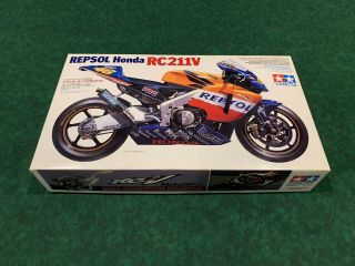 Tamiya Repsol Honda Rc211v 2002 Champion 1/12 Scale Plastic Model New/open - Box