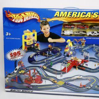 Hot Wheels America ' s Highway 9 Playsets In 1 Diecast Toy Cars - 2002 3