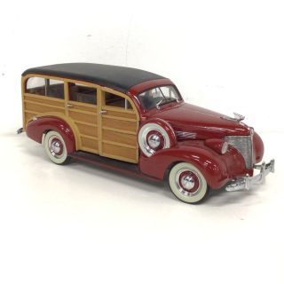1939 Chevrolet Master Deluxe Motor City Classics Red 1/18 Scale Model 704
