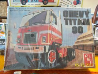 Factory Vintage 1/25 " Chevy Titan 90 " Tilt - Cab Transport Truck Amt T509