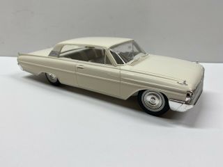 Vintage 1961 Mercury Monterey 2 - Door Ht 1:25 Scale Promotional Model White Promo