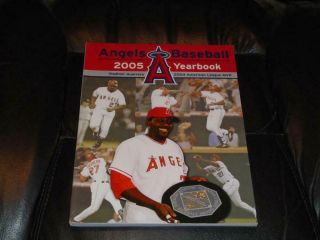 2005 Anaheim Angels Official Baseball Yearbook Vladimir Guerrero Near