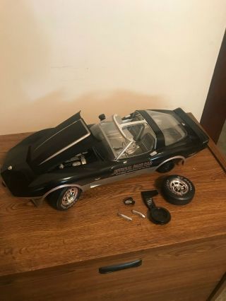 Vintage 1:12? Plastic Model Kit Built 1978 Corvette Pace Car Junkyard