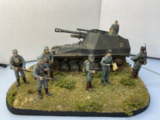 German Wespe Sp Artillery Built 1/35 Diorama With Crew & Infantry Support