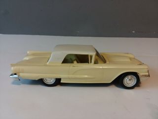 VINTAGE AMT 1960 FORD THUNDERBIRD PROMO MODEL CAR LIGHT YELLOW WHITE TOP 1/25 3