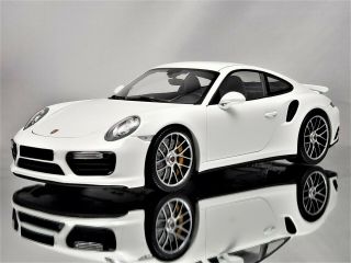 Minichamps Porsche 911 (991 Ii) Mkii Turbo S 2016 White Model Car 1:18
