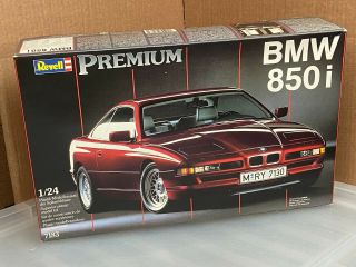 Revell 1/24 Bmw 850i,  Contents,  Premium Issue Kit.