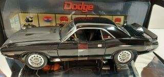 1:18 Highway 61 - Supercars - 1970 Dodge Challenger T/a - Black - 340 Six - Pack