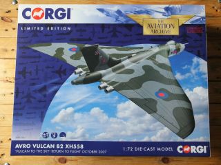 Corgi Aa27201 - Avro Vulcan B2 Xh558 Return Flight - 1/72 Scale