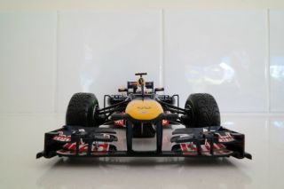 Minichamps 1:18 Red Bull Renault RB8 Vettel Brazil 2012 World Champion Wet Tyres 3