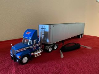 First Gear Mack Pinnacle with East Tipper Trailer Allied Waste 1:34 scale 3