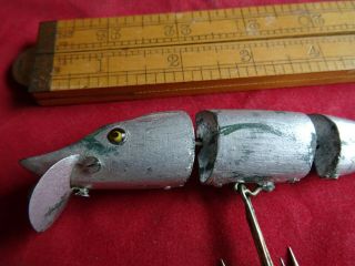 A SCARCE EARLY PRE WAR VINTAGE D.  A.  M EVER READY JOINTED HECHT WOBBLER LURE A/F 2