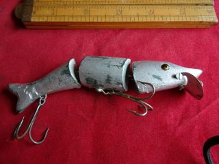 A SCARCE EARLY PRE WAR VINTAGE D.  A.  M EVER READY JOINTED HECHT WOBBLER LURE A/F 3