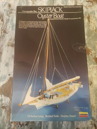 Lindberg 12 " Long Plastic Chesapeake Bay Skipjack Oyster Boat Model Kit