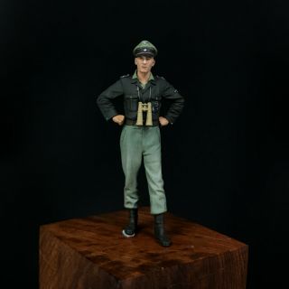 1/35 Built And Painted Resin Wwii German Panzer Commander Officer A Figure