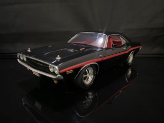 1:18 Dcp/highway 61 1970 Dodge Challenger R/t 440 Six Pack Loose