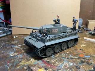 1/35 Built German Tiger I Tank With Crew