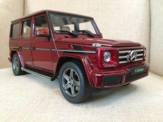 1:18 Iscale Dealer Edition B6 696 1011: (w463) Mercedes Benz G - Class - Red