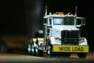 First Gear Peterbilt 367 With Tri - Axle Low Boy In 1:50 Scale Diecast Model/toy
