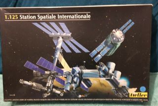 Heller 1:125 Station Spatiale Internationale - Model 80444 - July 4 Special