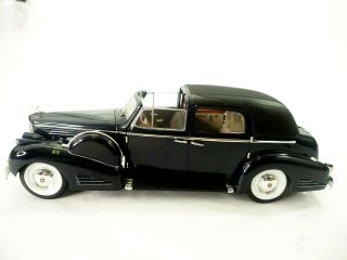 1938 Cadillac V - 16 Fleetwood 1:18 Diecast Signature Models With Certificate