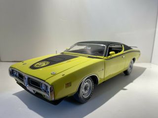 Ertl 1:18 1971 Dodge Charger R/t " Bee " Limited American Muscle Very Rare
