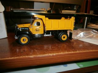 Franklin 1;43 Scale Die Cast Vehicle - - - Mack B61 Dump Truck