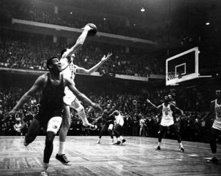 1965 Boston Celtics John Havlicek Stole The Ball Glossy 8x10 Photo Poster Print