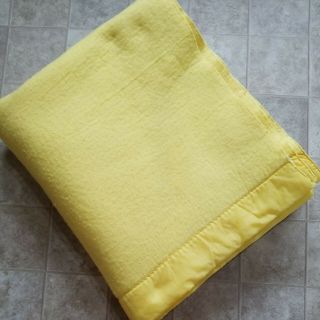 Vintage Fieldcrest Touch Of Class Acrylic Blanket Satin Trim Yellow 78x89 Full