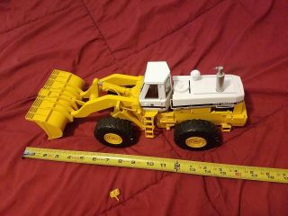 International Ih 560 Pay Loader - First Gear 1:25 Scale Model -