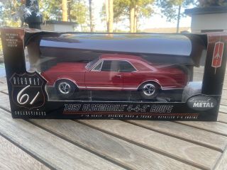 Highway 61 1/18 Scale 1967 Oldsmobile 442 Coupe
