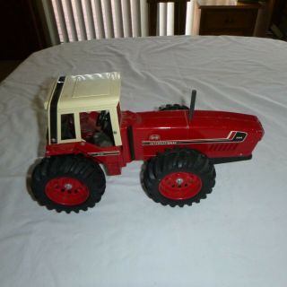 International,  Ertl,  2,  2,  Model 3588,  4x4 Tractor 2