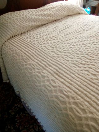 Vintage Chenille Bedspread 88 " X 106 " Full Size Ivory Fluffy Tufts Pattern Heavy