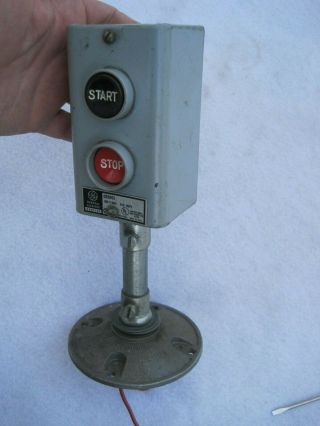 Ge Cr2943 Na102w 600 Volt Start / Stop Pushbutton Station W/stand.  On Off Buttons