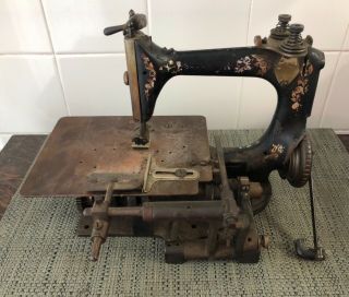Antique Victorian Singer Hand Crank Sewing Machine