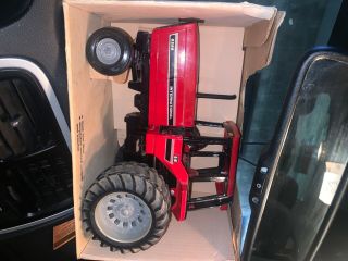 Ertl International 5288 Tractor With Cab Dual Rear Tires Simulated Control