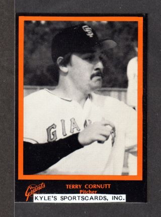 1977 Terry Cornutt Giants Unsigned 3 - 1/2 X 4 - 7/8 Team Issue Photo Card 1