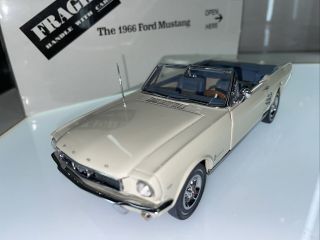 Danbury 1/24 Scale Diecast - 1966 Ford Mustang Convertible White