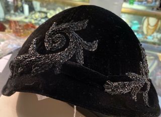 1920s Flapper Cloche Hat Black Hand Beaded Velour Elegant Antique Con
