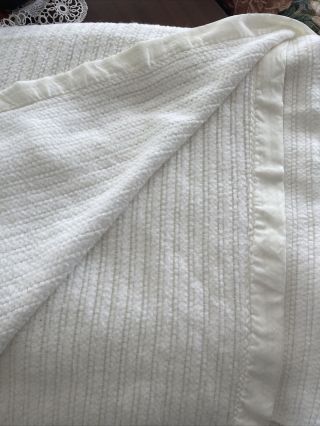 Vintage Acrylic Satin Trim Blanket White 2